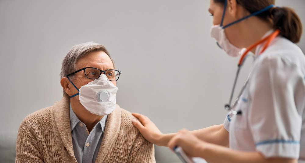 Nurse seeing covid patient